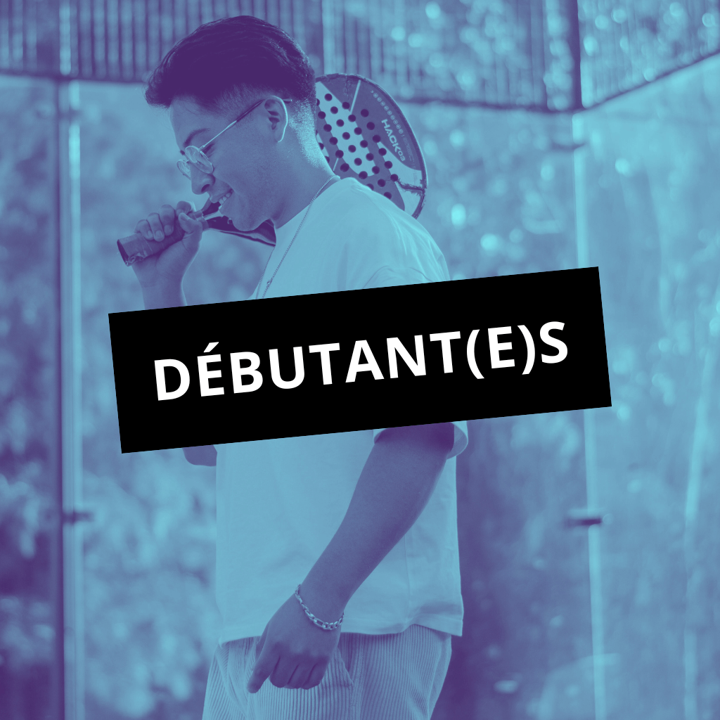 Un joueur débutant le padel dans une ambiance conviviale à Grenoble